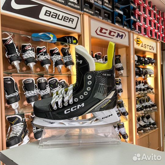 Коньки ccm tacks as 560 sr