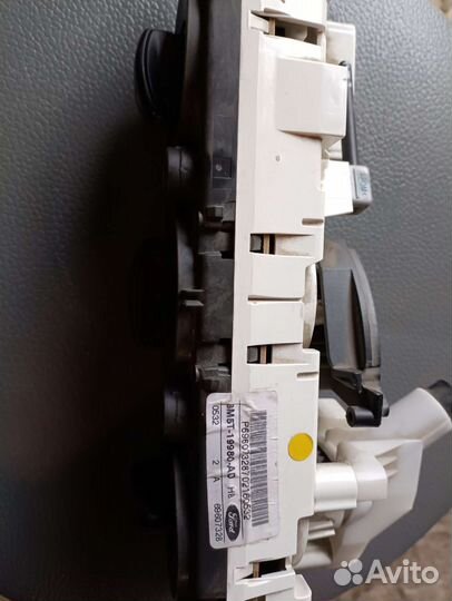 Блок управления отопителем Ford Focus 2