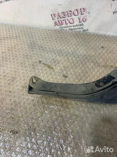 Задний правый брызговик Skoda Octavia A5