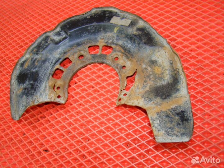 Пыльник тормозного диска правый Lexus rх 300