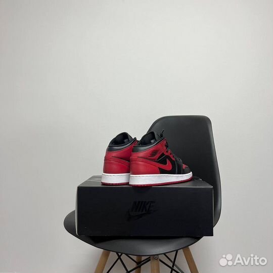 Nike Air Jordan 1 (37.5) Mid Banned (GS) оригинал