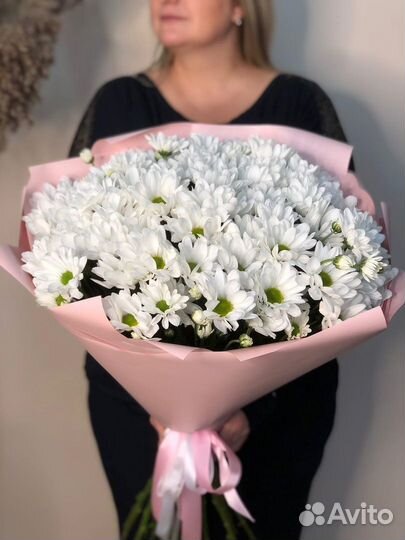 Букет из 15 кустовых белых хризантем