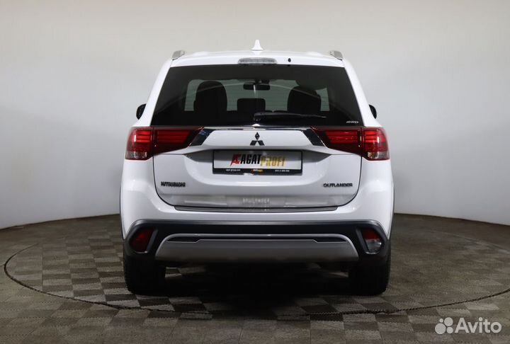 Mitsubishi Outlander 2.0 CVT, 2018, 61 743 км