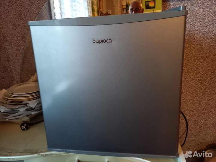 Холодильник маленький с морозилкой