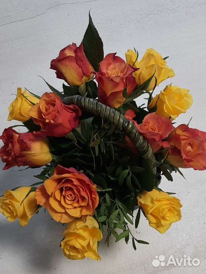 Корзина плетеная из бумажной лозы