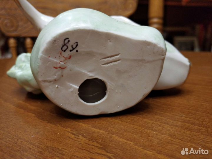 Фарфоровая статуэтка Карп