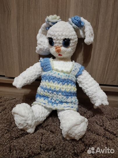 Вязаная игрушка Зайка Девочка