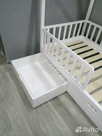 Кроватка домик