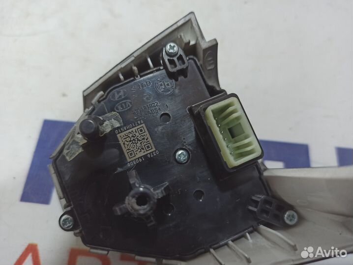 Кнопка многофункциональная левая Kia Rio X (X-Line