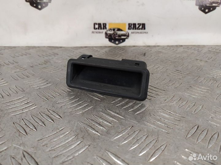 Кнопка открывания багажника