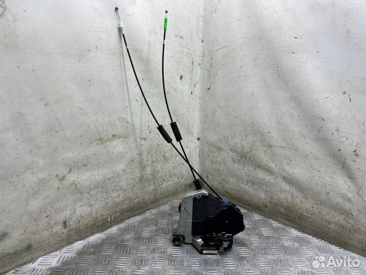 Замок двери передний правый Toyota Land Cruiser