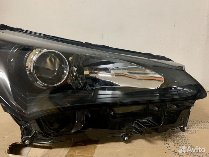 Lexus NX фара правая