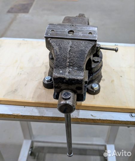 Тиски советские слесарные