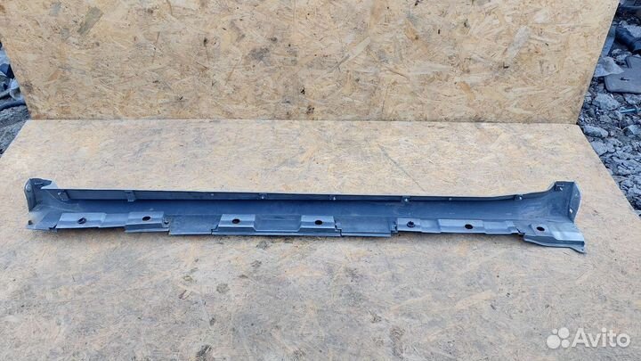 Накладка порога правая Toyota Avensis T270