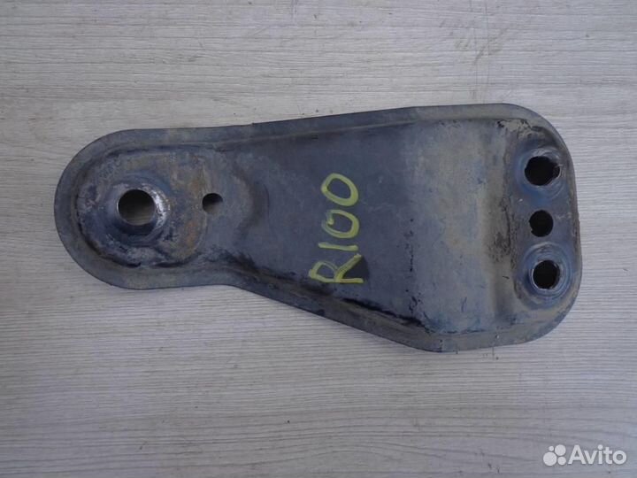 Кронштейн переднего рычага VW Polo 5