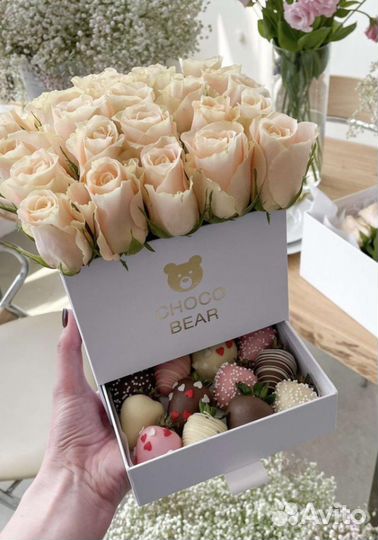 Клубника в шоколаде букеты с цветами и без