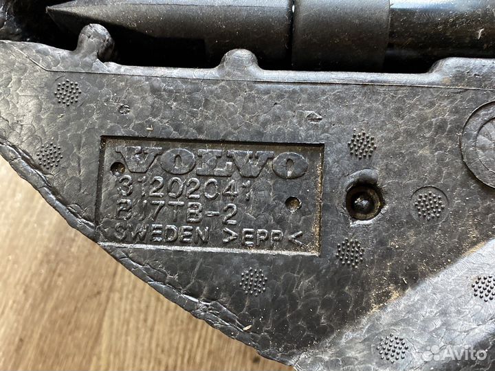 Набор инструментов на volvo xc70 домкрат