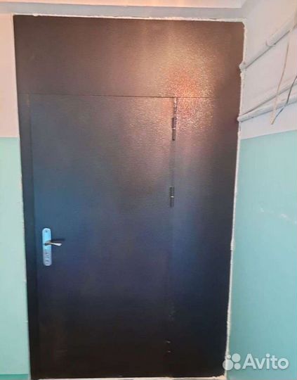 Дверь металлическая тамбурная в карман с замком