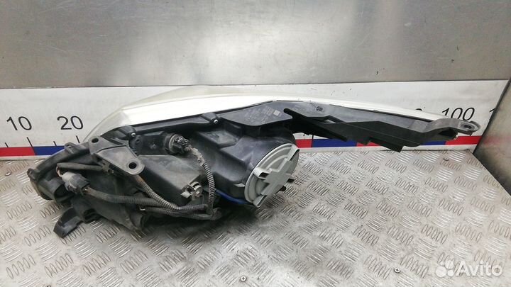 Фара Toyota Avensis T27 (2009-2011)