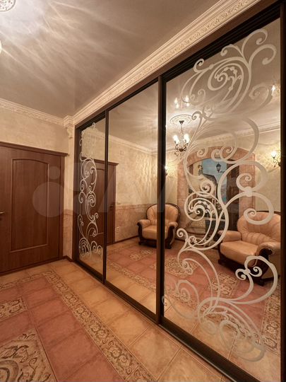 Дом 369,7 м² на участке 11 сот.