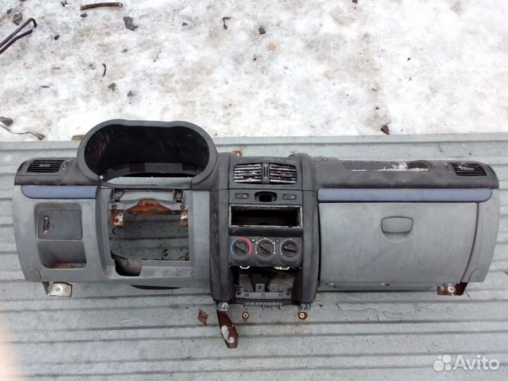 Торпедо Renault Symbol 98-08