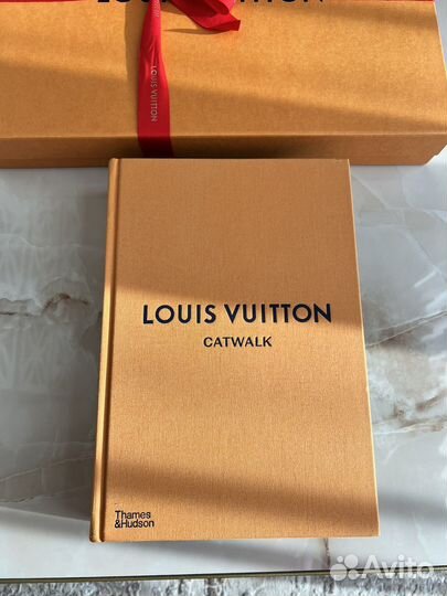 Catwalk louis vuitton книга новая