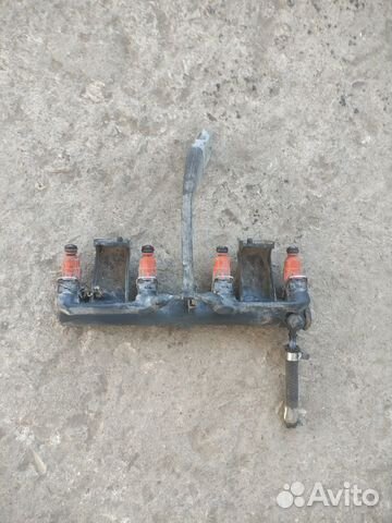 Рампа топливная в сборе с форсунками Citroen Xsara