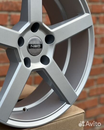 Neo V03 R18 / 5x114.3