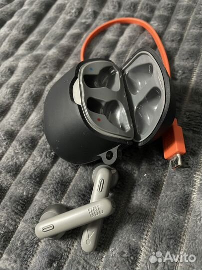 Беспроводные наушники JBL tune220TWS