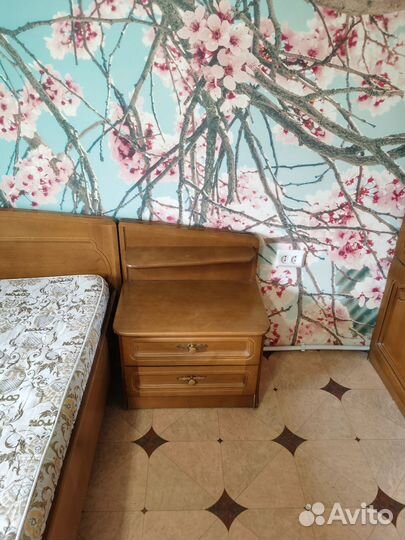 Продам спальный гарнитур