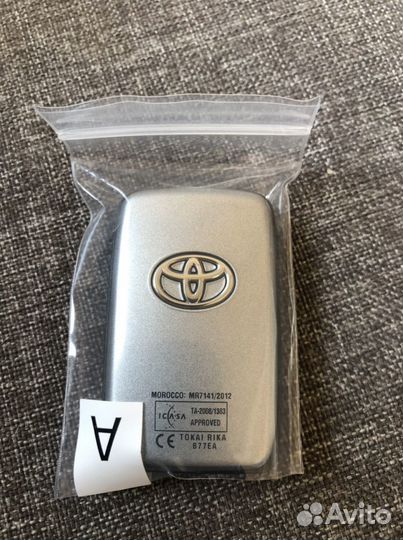 Оригинальный ключ toyota land cruiser 200