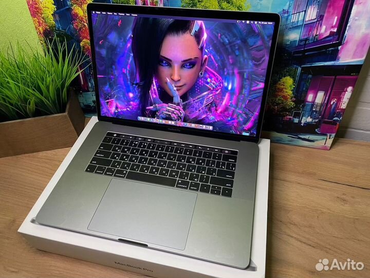 Macbook pro 15 2018 i7 16gb 512gb