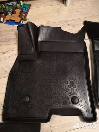 Автомобильные коврики резиновые