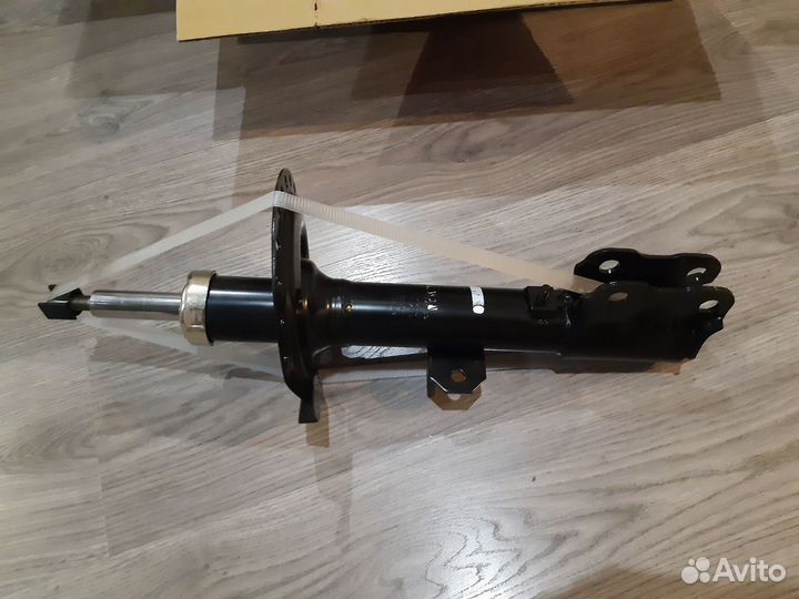 Амортизатор передний правый митсубиши аутлендер 3