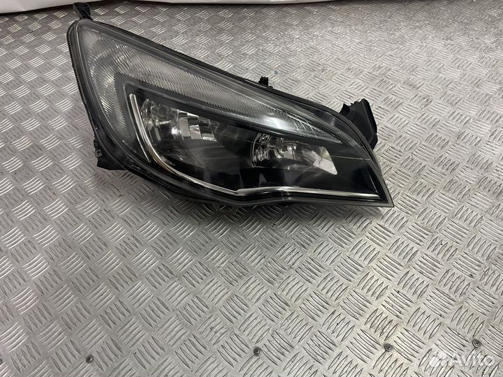 Фара правая Opel Astra J