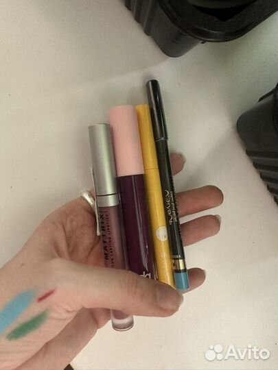 Почти новая косметика для ярких макияжей