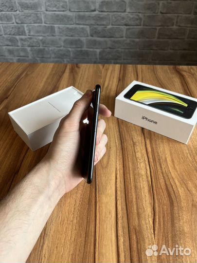 iPhone SE (2020), 64 ГБ