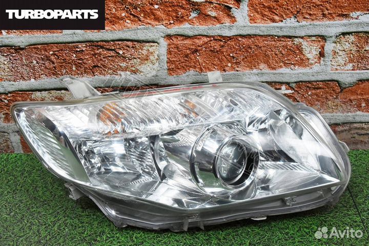 Фара передняя правая Toyota Corolla Axio NZE141