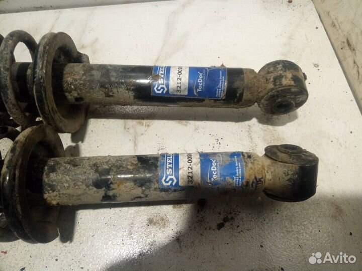 Амортизатор задний Mitsubishi Space Star DG1A 2000