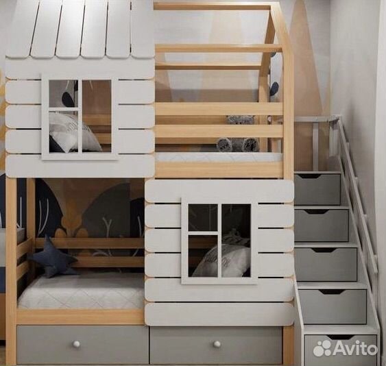 Детская кроватка из массива с лестницей