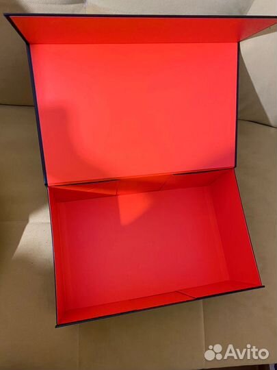 Подарочная коробка и пакет цум