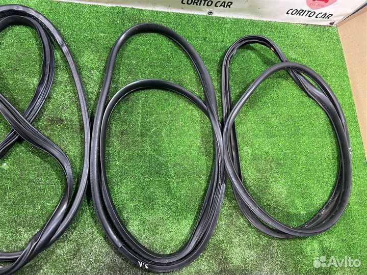 Уплотнитель дверного проема Mitsubishi Lancer CY3A