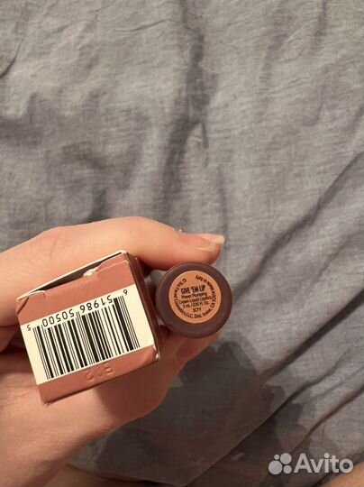 Помада too faced