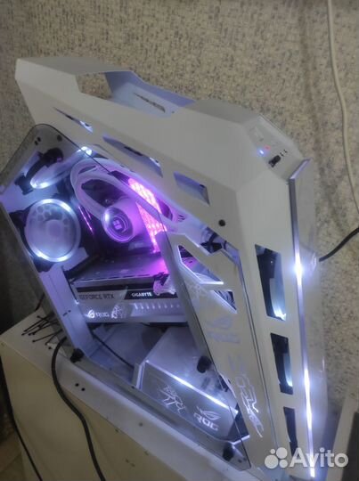 Мощный компьютер в белом стиле ROG