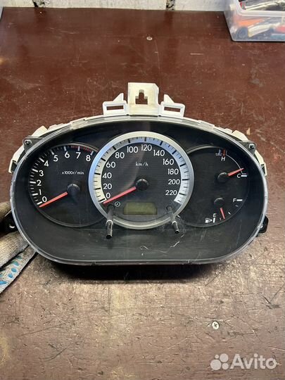 Mazda 5 Приборная панель 1.8