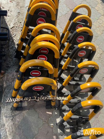 Автомобильный паркoвoчный бapьeр