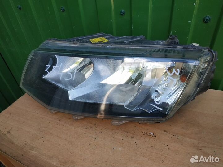 Фара передняя Skoda octavia с 2013