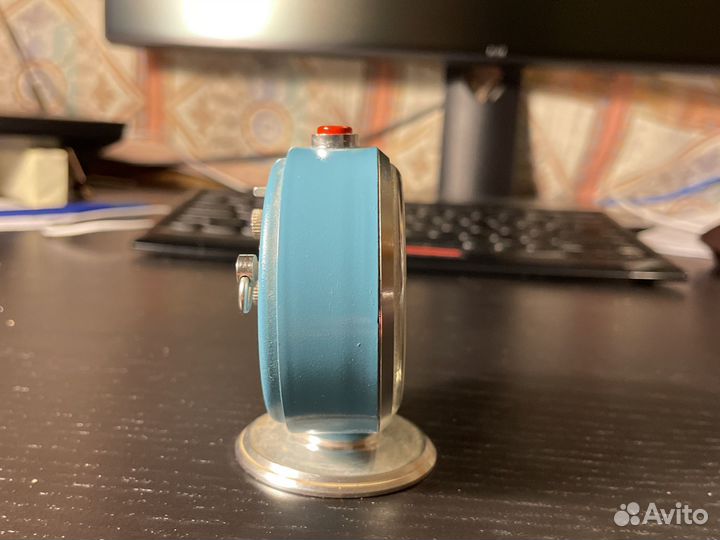 Старый будильник механический Слава