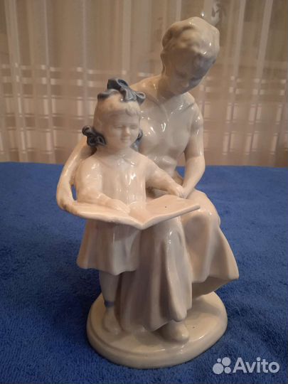 Статуэтка Первая книга зхк Полоне