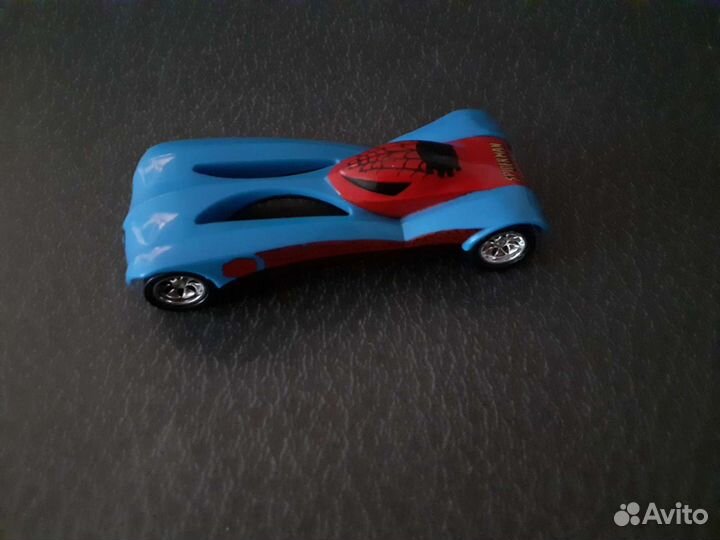 Модель автомобиля majorette marvel 2004